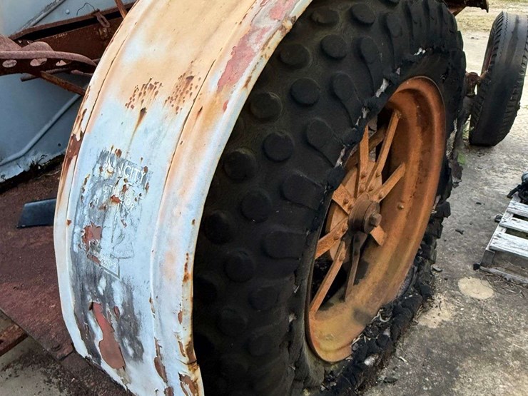 twin-city-21-32-tractor-image-26