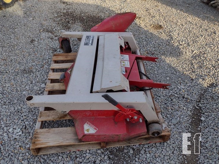 ventrac-3400l-lawn-mower-w/blade-&-broom-image-39