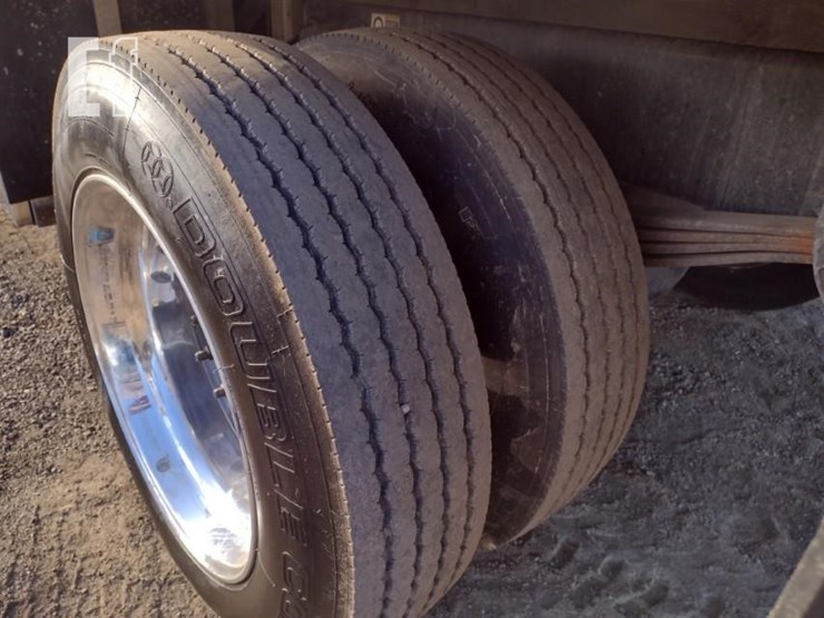 peterbilt-330-image-26