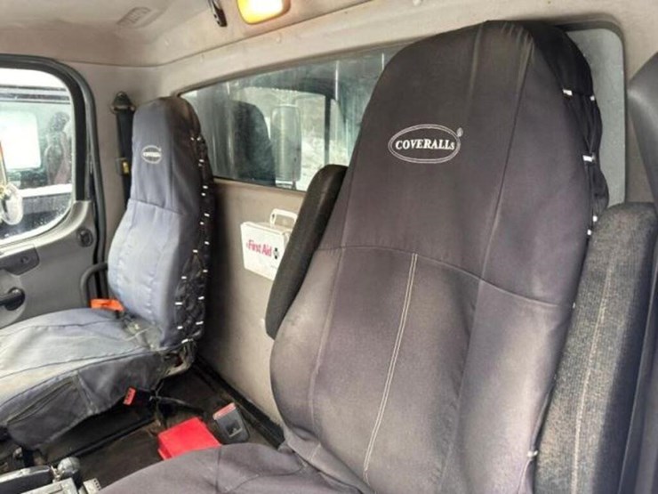 2018-freightliner-114sd-image-38