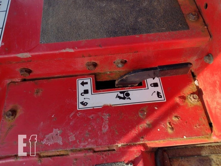 ventrac-3400l-lawn-mower-w/blade-&-broom-image-11