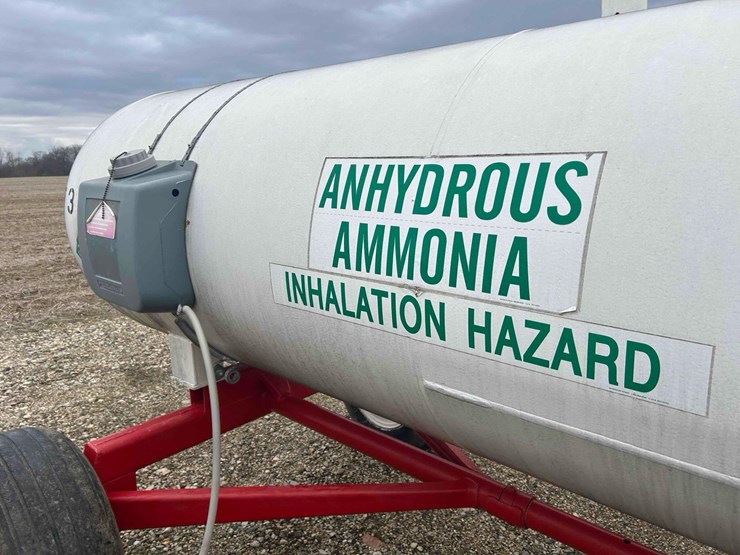 1000-gal.-nh3-tank-on-gear-#73 sells-offsite-image-6