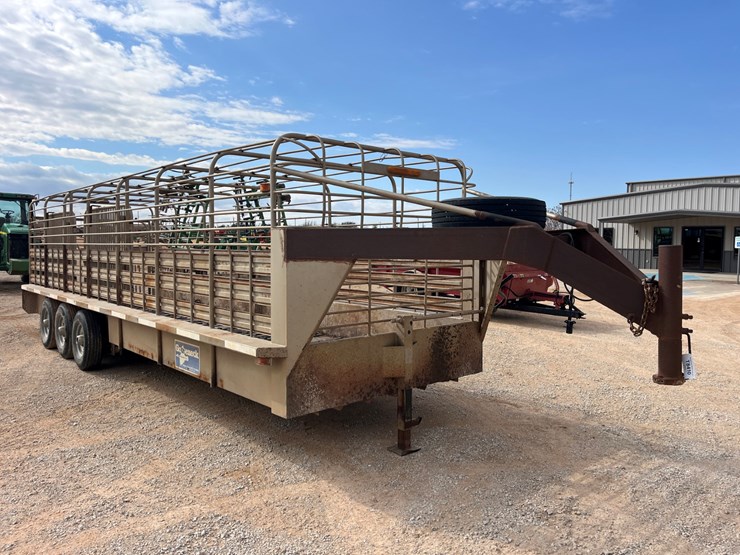 #t8410-•-2010-gn-stock-trailer-image-4