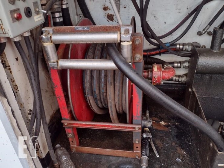 2008-peterbilt-365-image-34