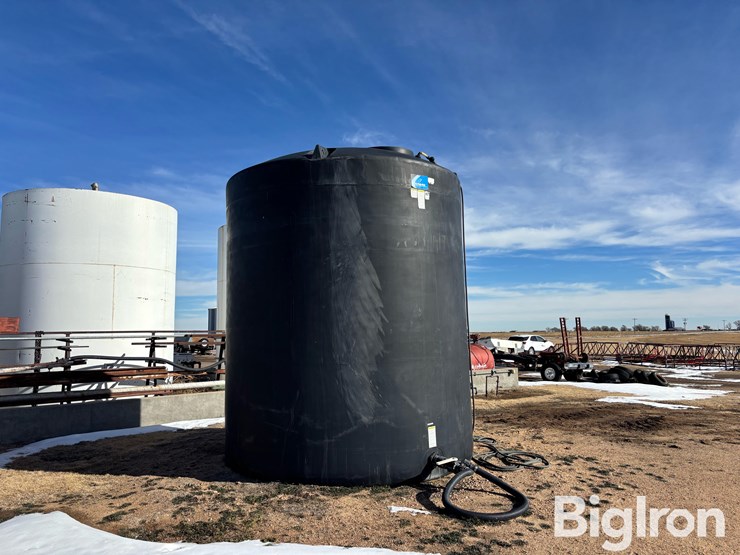 poly-6000-gal-liquid-storage-tank-image-1