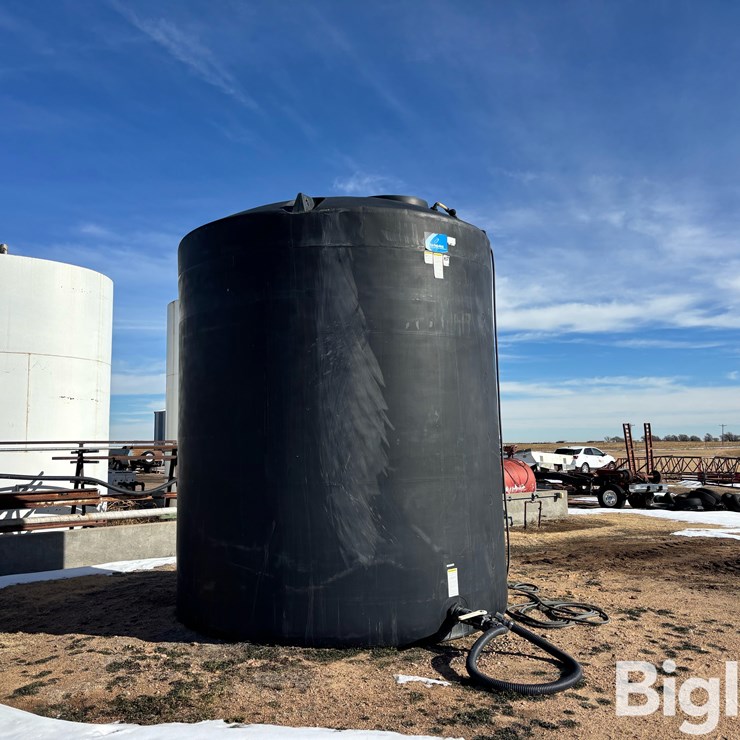 Poly 6000-Gal Liquid Storage Tank