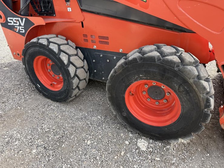 kubota-ssv75-image-4