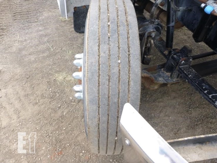 2000-peterbilt-330-image-26