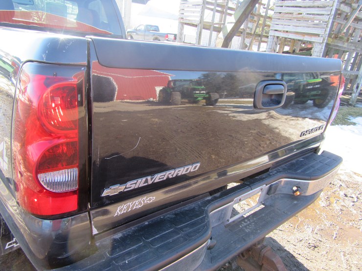 2004-chevrolet-2500-image-17