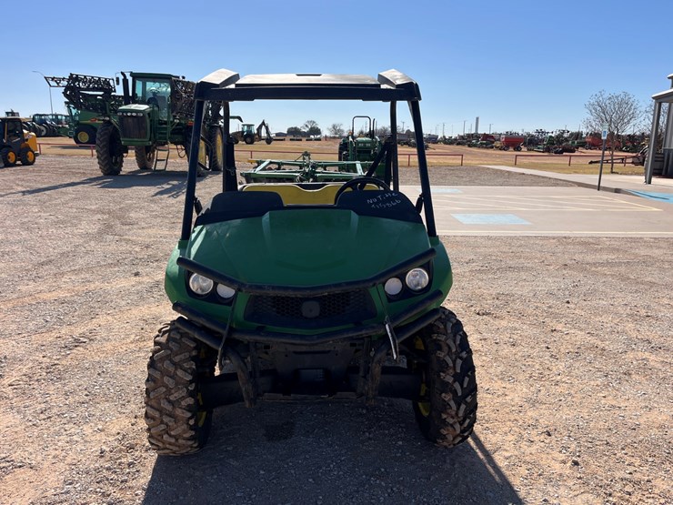 2021-john-deere-gator-image-2