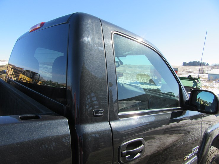 2004-chevrolet-2500-image-25