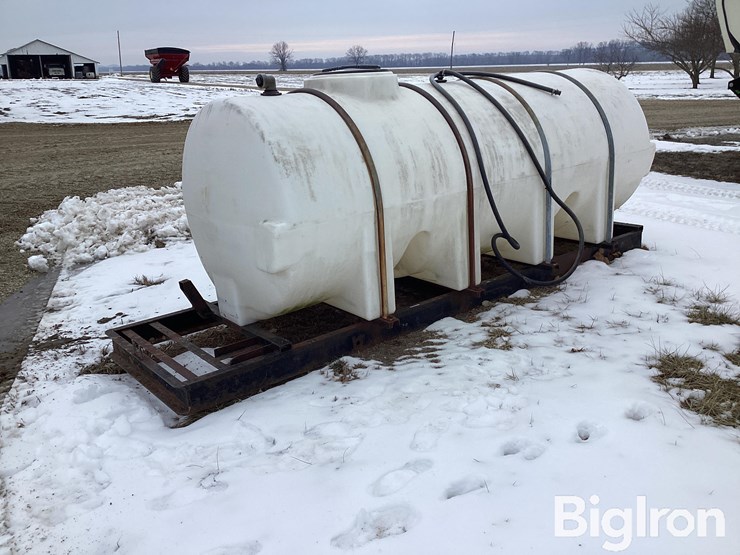 1,000-gallon-water/liquid-fertilizer-tank-on-stand-image-1
