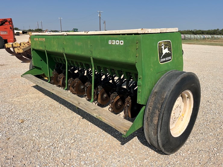 john-deere-8300-image-8
