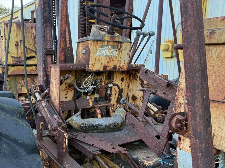 oliver-forklift-image-11