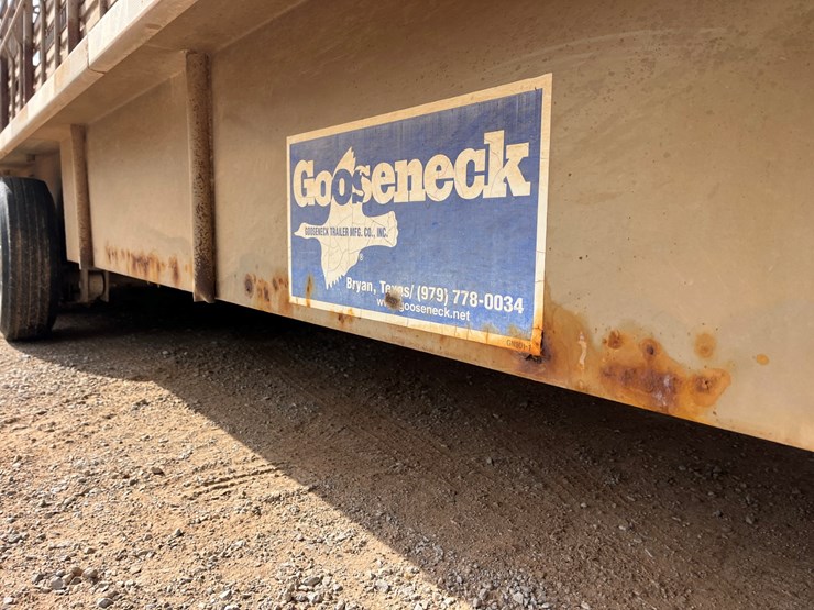 #t8410-•-2010-gn-stock-trailer-image-6