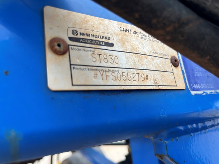 2015-new-holland-st830-image-24