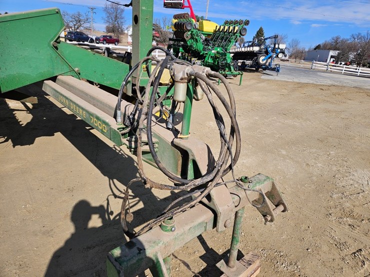 john-deere-7000-image-10