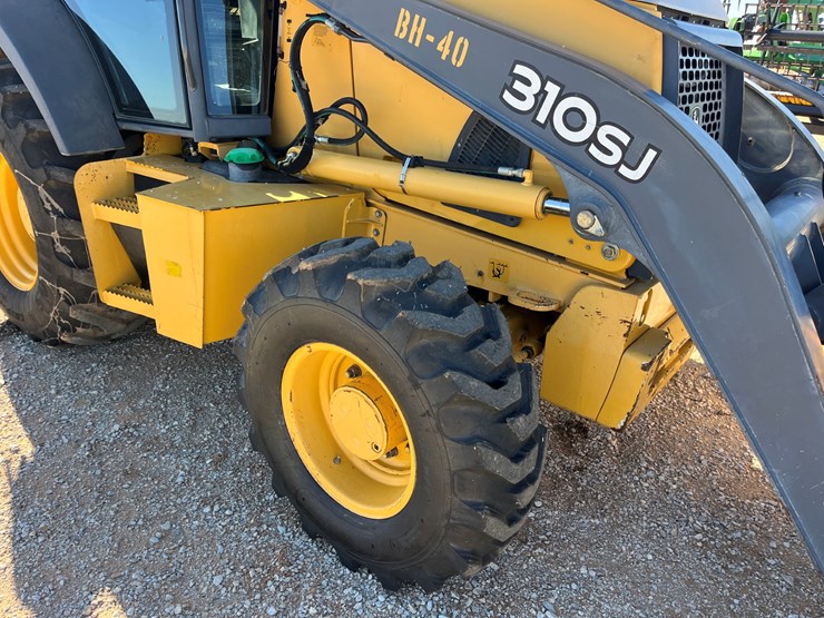 2012-deere-310s-image-7