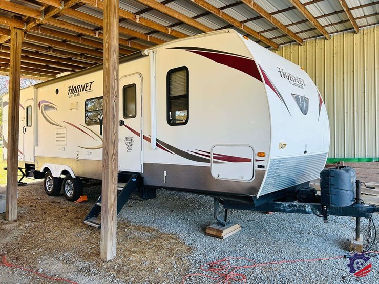 2011-keystone-hornet-platinum-31rbds-t/a-camper-trailer-image-2