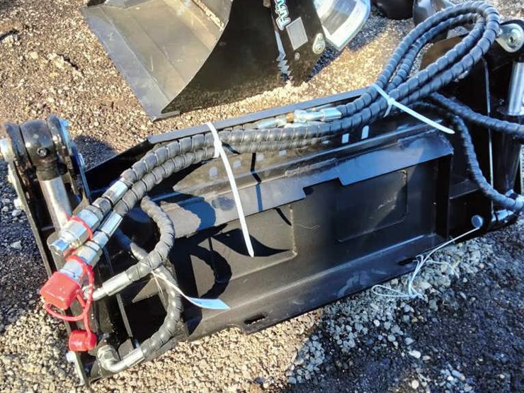 #200-•-mini-skid-steer-4-in-1-bucket-39"-image-2