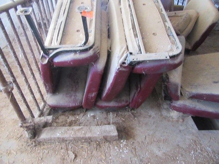 #8986-•-lot-of-bus-seats-image-2