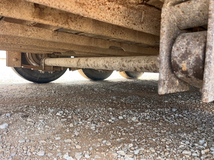 #t8410-•-2010-gn-stock-trailer-image-18