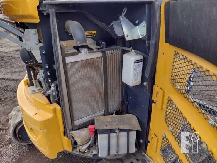 2022-deere-26g-image-44