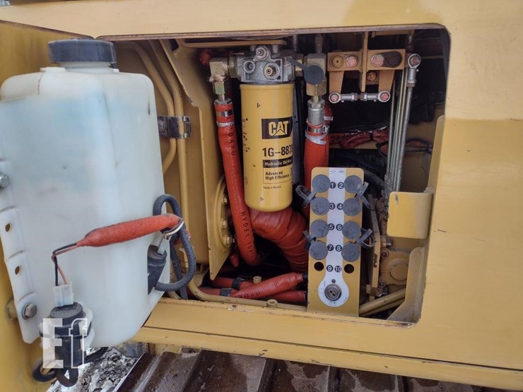 2005-caterpillar-d4g-xl-image-43