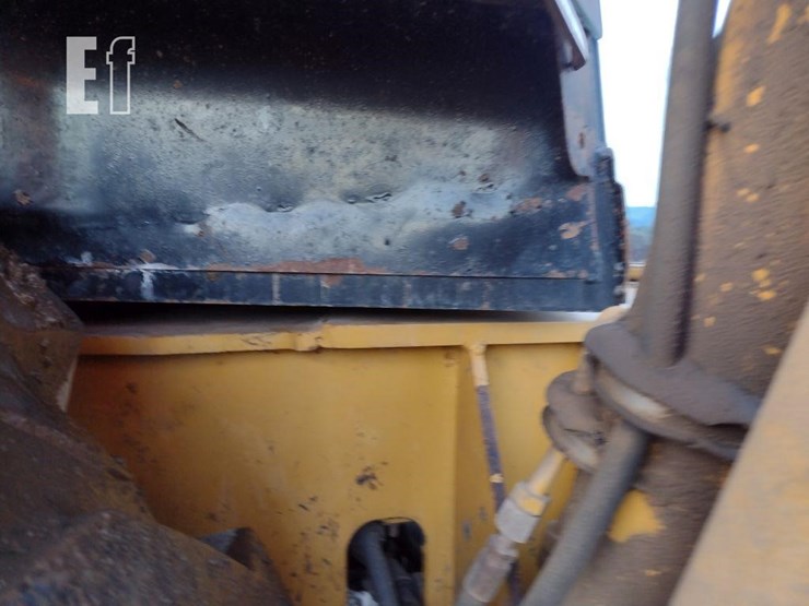 2005-caterpillar-420d-image-27