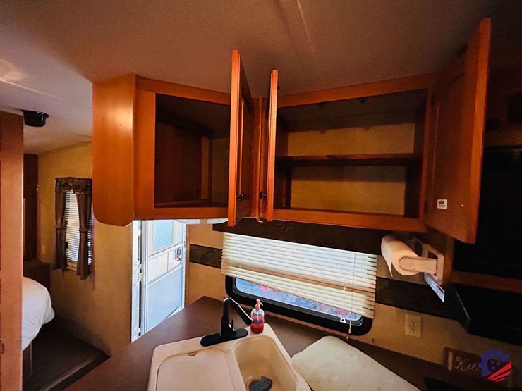 2011-keystone-hornet-platinum-31rbds-t/a-camper-trailer-image-77