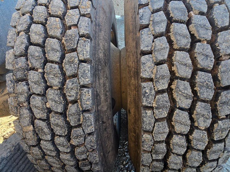 1999-mack-rd690s-image-105