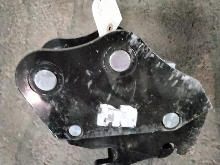 #24-•-mini-excavator-quick-attach-image-1