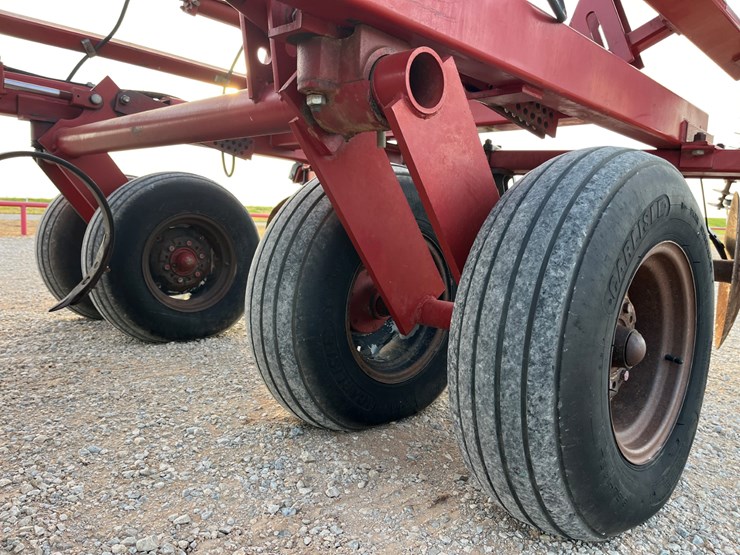 case-ih-3900-image-17