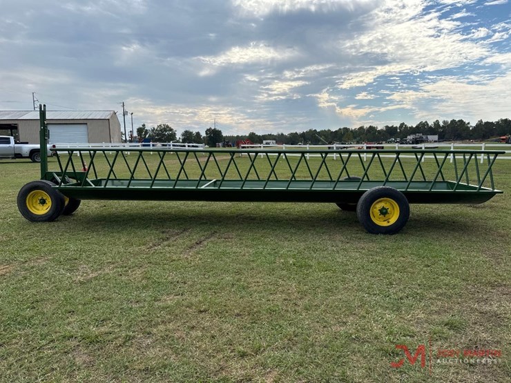 new/unused-stoltzfus-24'-slant-bar-feeder-wagon-image-4