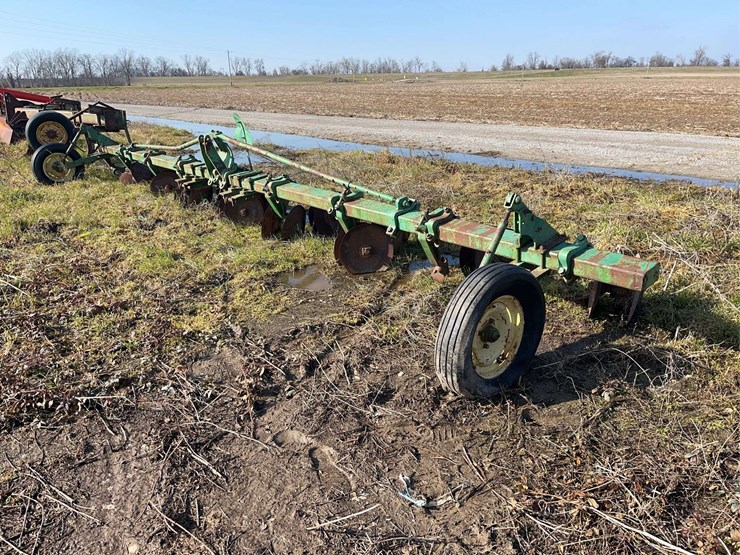 john-deere-8-image-1