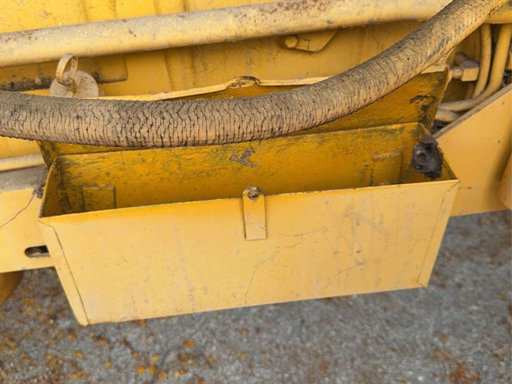 minneapolis-moline-g1000-image-14