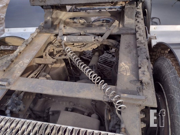 2017-freightliner-122sd-image-35