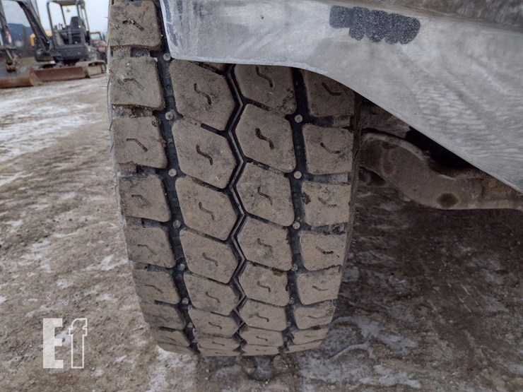 12-volvo-vhd-dump-truck^title^-image-20