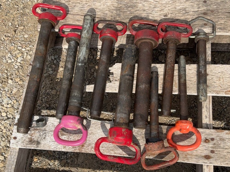 lot-of-hitch-pins-image-1