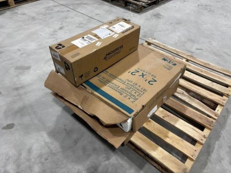 qty-of-(2)-metalux-2-ft-x-2-ft-recessed-troffer-image-2