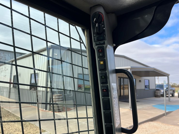 2016-new-holland-c232-image-17