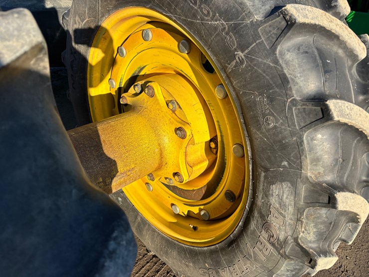 john-deere-8320-image-8