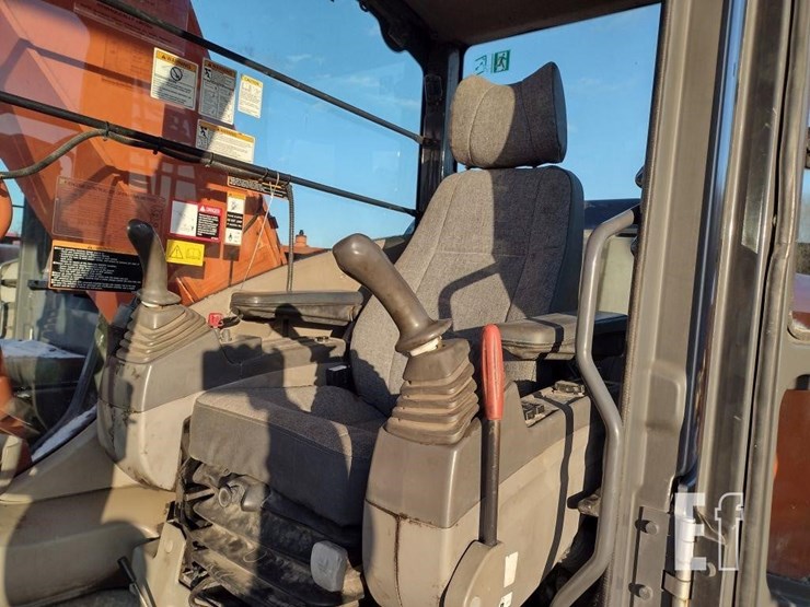 2006-hitachi-zx270-lc-3-image-11