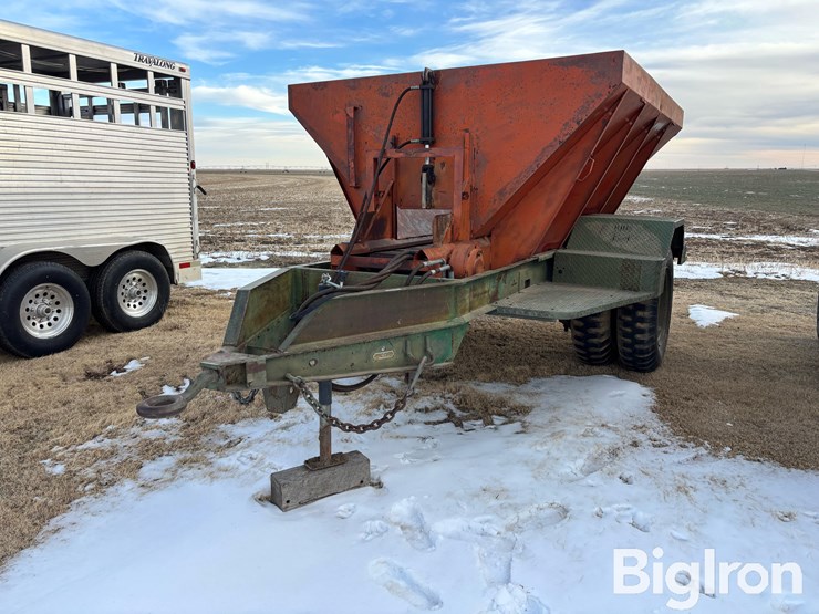 1983-utility-tool-&-body-/-shop-built-dry-box-spreader/sand-buggy-track-filler-image-1