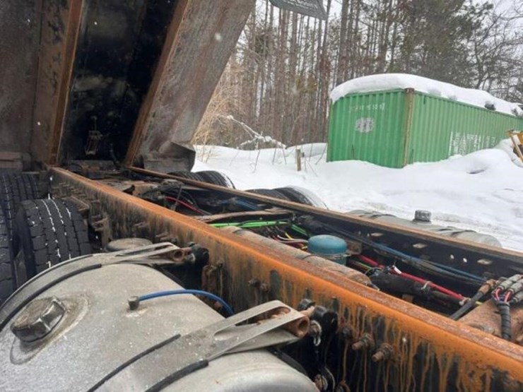 2018-freightliner-114sd-image-12