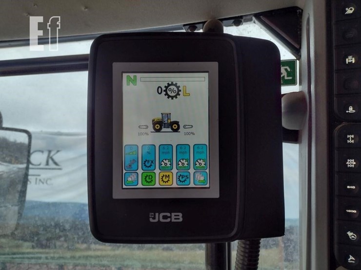 jcb-fastrac-4220-image-10