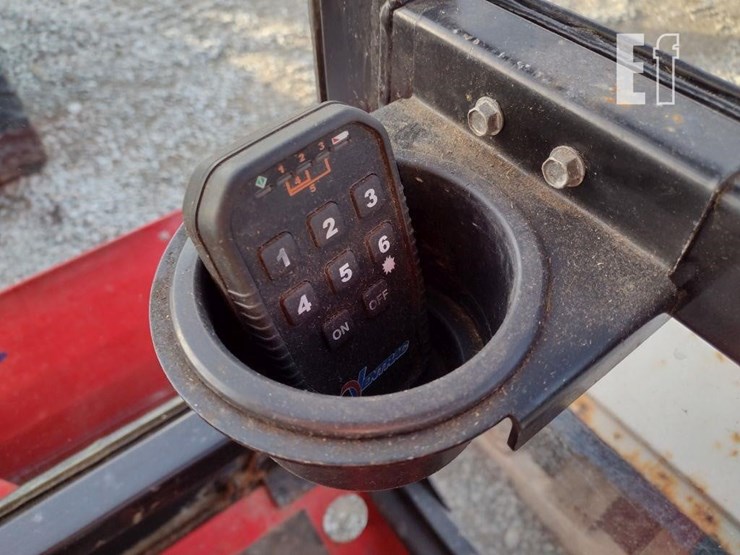 ventrac-3400l-lawn-mower-w/blade-&-broom-image-8