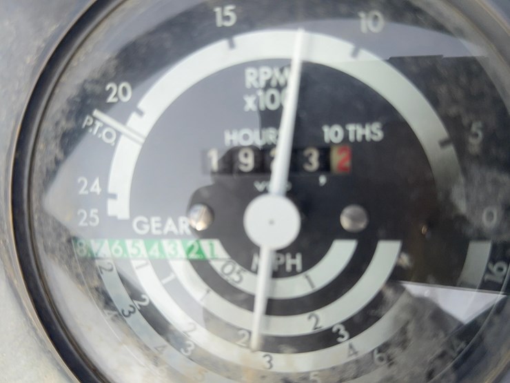 john-deere-830-image-8