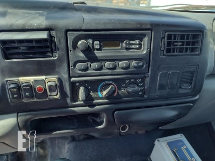 2008-ford-f750-xl-image-11