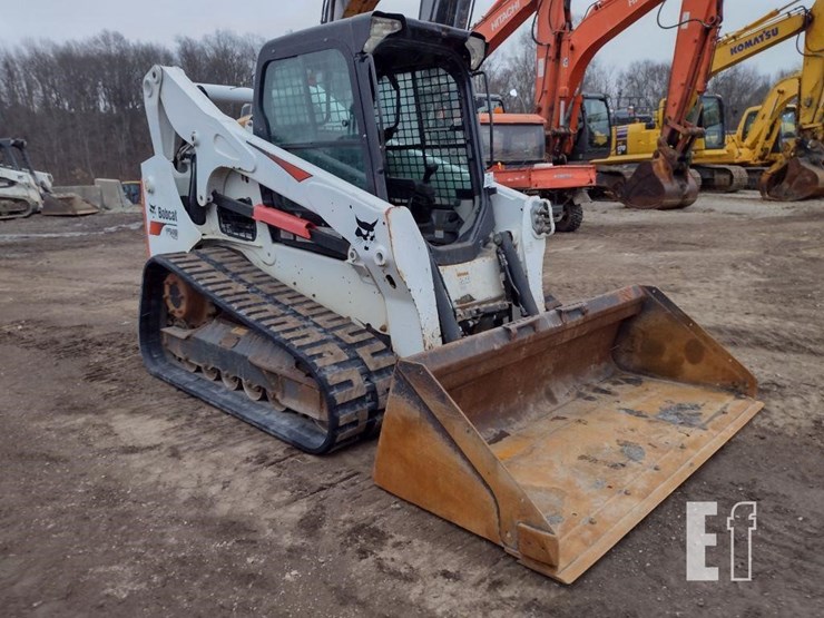 2017-bobcat-t740-image-40